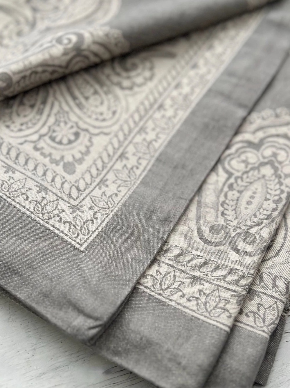 Williams Sonoma Paisley Floral Jacquard Linen/Cotton Gray Tablecloth 70” X 126”